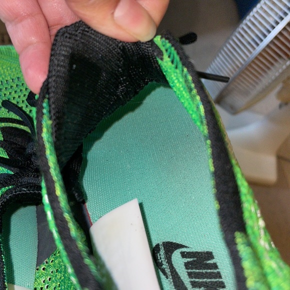 Nike zoom flyknit neon green training shoes - Picture 10 of 11